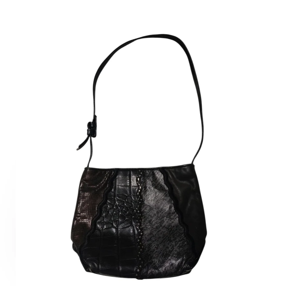 Chic Black Textured Shoulder Bag